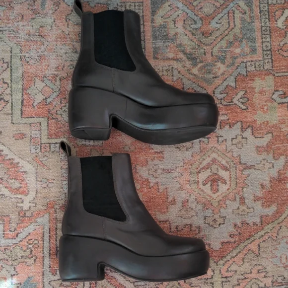 EVERLANE The Puffa Boot - Picture 2 of 16